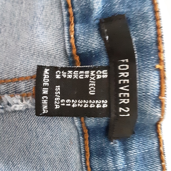 Womens shorts - Picture 2 of 3